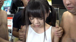 Похотливые японцы толпой ебут 18 летнюю студентку