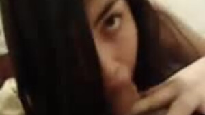 Обнаженная цыпочка сосет соседу пока муж на работе