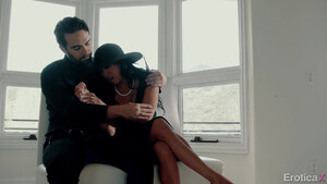 Вдова азиатка трахается с другом после похорон любимого мужа