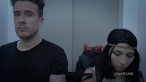 Мужик подцепил автостопщицу и трахнул ее в отеле