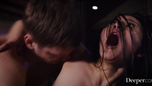 Охранник жестко трахает китаянку за плохое поведение