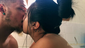 Глазастая азиатка сделала минет грузчику за помощь с переездом